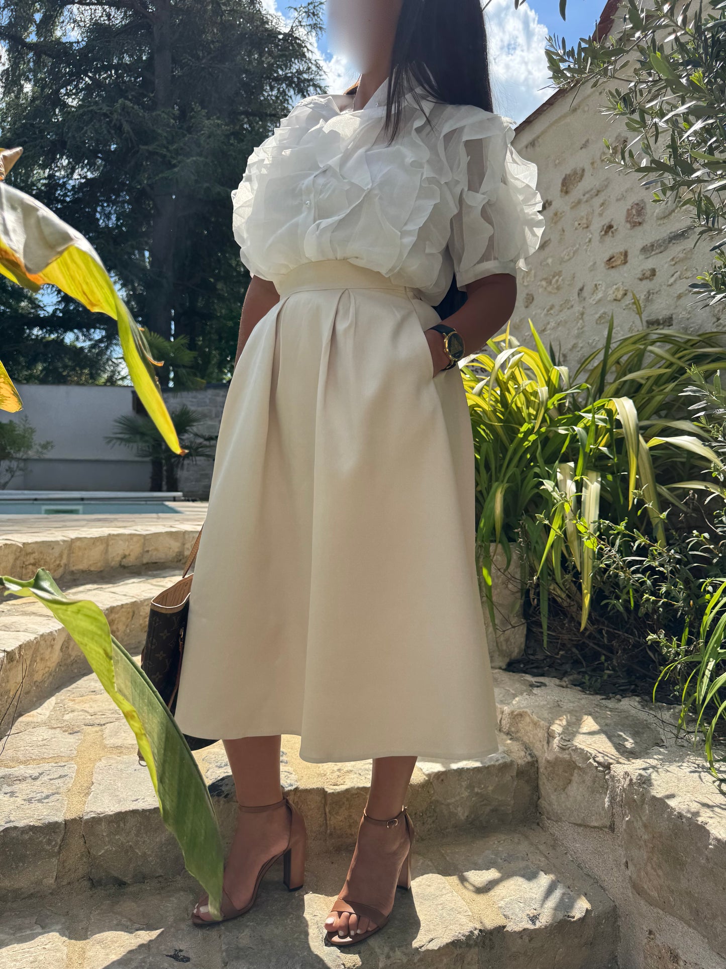 Jupe beige et Chemisier blanc